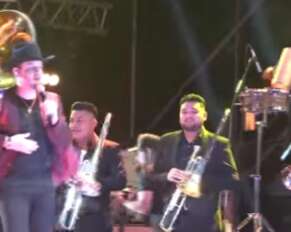 Edén Muñoz durante su participación como solista en Tecate Pa'l Norte.