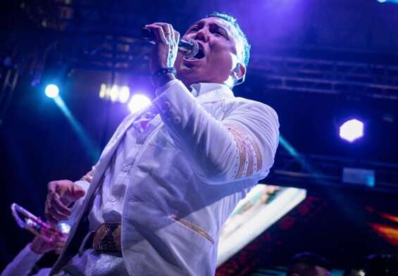 Edwin Luna y La Trakalosa de Monterrey le cantan al desamor.