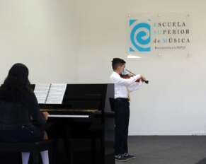 Bajo la guía de los maestros Oleksandr Taslytskyi en violín y Octavio Hidalgo en el chelo, los jóvenes mostraron sus conocimientos y talento, de manera presencial.