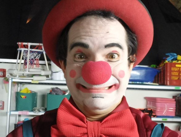 El clown Izmir Gallardo abrirá las actividades del festival en El Fuerte, el domingo.