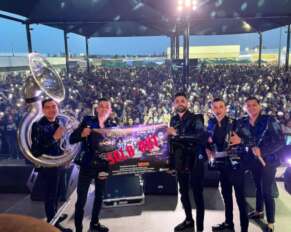 Los Parras, durante un reciente Sold Out en Los Ángeles, California. su presentación en