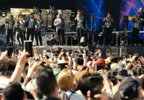 Banda MS durante su presentación en el festival de Coachella, este domingo.