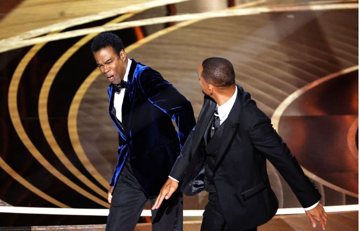 Will Smith da una bofetada a Chris Rock en la pasada entrega de Premios Óscar.