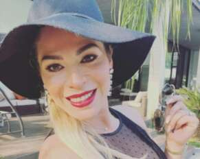 Yoanna Divaluna celebra con su música y entre amigos.