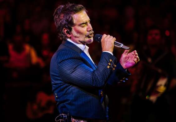 Alejandro Fernández durante su concierto del viernes, en el Domo Care.