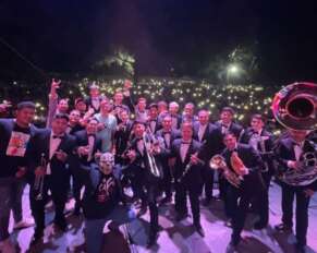 Banda Los Coyulitos, durante el festejo de su sexto aniversario.