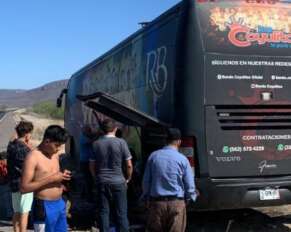 Banda Los Coyulitos vive contratiempo en carretera.