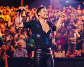 Carlos Rivera junto a su público en el Domo Care,