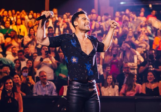 Carlos Rivera junto a su público en el Domo Care,