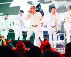 Edwin Luna y la Trakalosa, durante su reciente actuación en Monterrey.