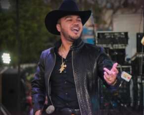 Gerardo Coronel "El Jerry" recibe buena respuesta del público en el festival de la Fiebre Grupera de la KeBuena.