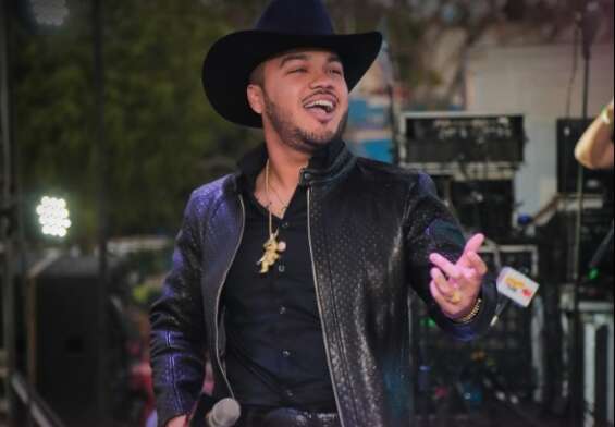 Gerardo Coronel "El Jerry" recibe buena respuesta del público en el festival de la Fiebre Grupera de la KeBuena.