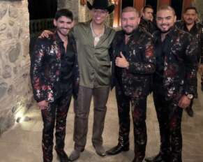 Grupo Firme y Banda El Recodo graban video en Guadalajara.