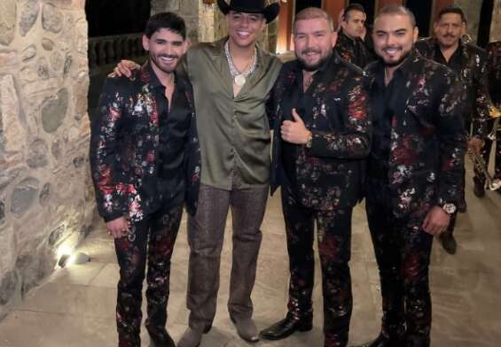 Grupo Firme y Banda El Recodo graban video en Guadalajara.