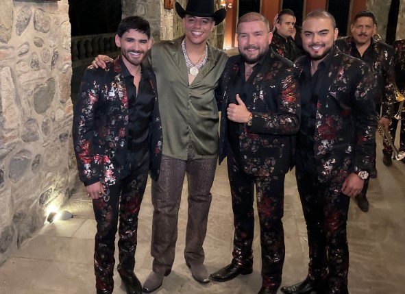 Grupo Firme y Banda El Recodo graban video en Guadalajara.