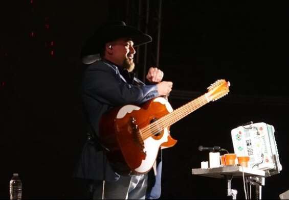 Grupo Intocable, en su concierto en la Plaza de Toros de la CDMX.