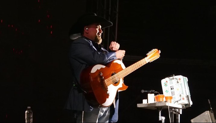 Grupo Intocable, en su concierto en la Plaza de Toros de la CDMX.