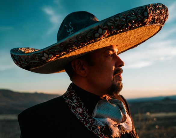 Pepe Aguilar lanza disco con temas inéditos.