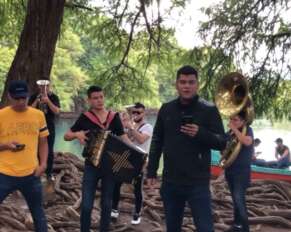 Rafa Becerra y Banda la Super Corona.