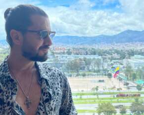 Simón León, en su visita a Bogotá, Colombia.