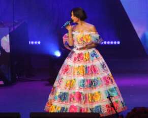 Ángela Aguilar se presenta como solista en el Auditorio Telmex, de Zapopan, Jalisco.