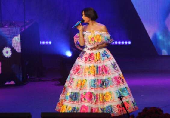 Ángela Aguilar se presenta como solista en el Auditorio Telmex, de Zapopan, Jalisco.