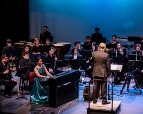 Banda Sinfónica Juvenil del Estado de Sinaloa, en su concierto en el Teatro Lince, de la UAdeO.