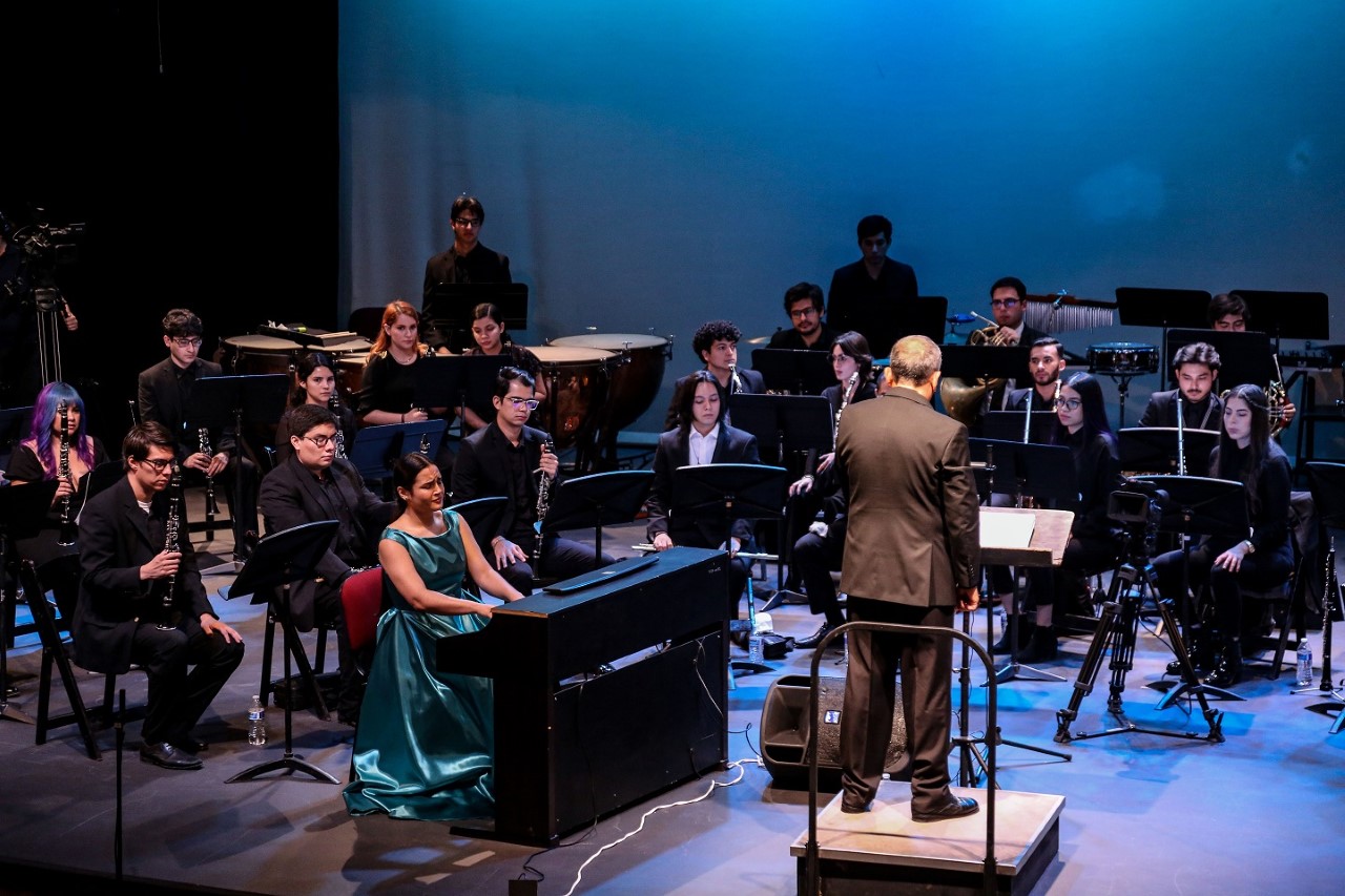 Banda Sinfónica Juvenil del Estado de Sinaloa, en su concierto en el Teatro Lince, de la UAdeO.