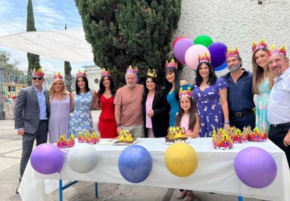 Actores de la telenovela Corona de lágrimas en el triple festejo por los cumpleaños de Victoria Ruffo, José Alberto y Maribel Guardia.