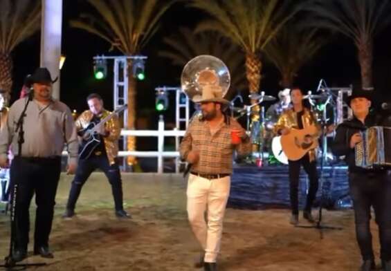 Dinámicos Jrs y Luis R. Conríquez graban el video en Guadalajara.