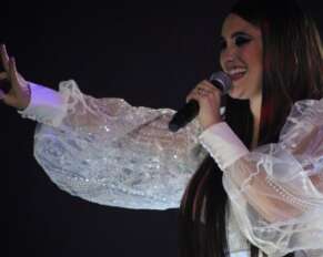 Dulce María es parte de la gira 2000s Pop Tour.