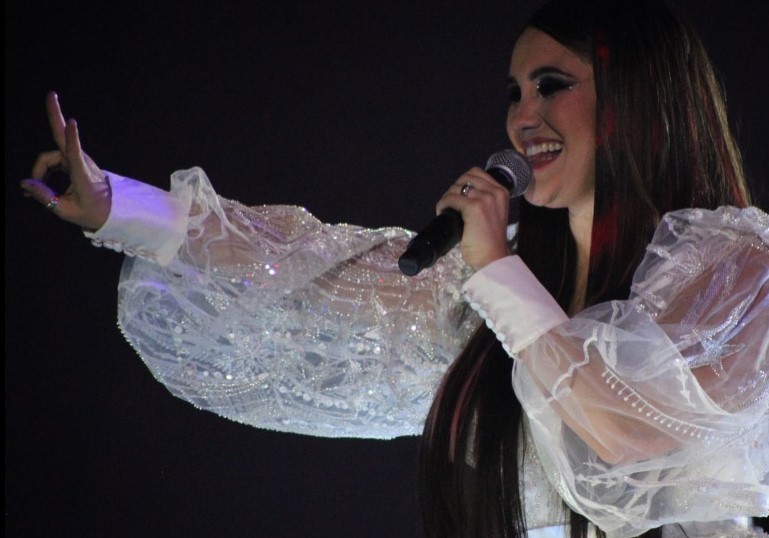 Dulce María es parte de la gira 2000s Pop Tour.