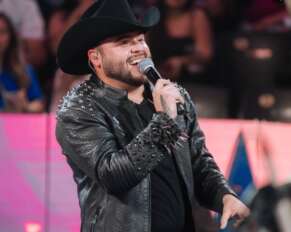 Gerardo Ortiz es coreado por sus fans en el Domo Care.