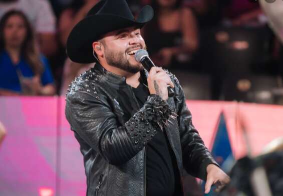 Gerardo Ortiz es coreado por sus fans en el Domo Care.