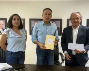 Juan Avilés, director del Isic, al dar a conocer a los ganadores del Premio Nacional de Literatura Gilberto Owen 2022.