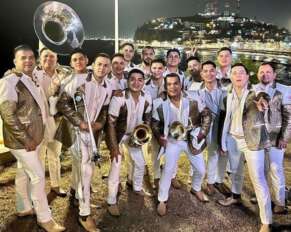 La Arrolladora Banda El Limón.