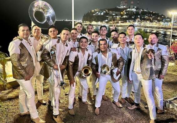 La Arrolladora Banda El Limón.