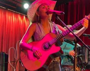 Laura Denisse y los Brillantes