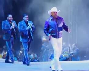 Pancho Barraza, durante su concierto en Los Mochis.