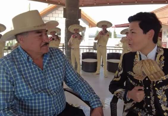 Sergio Maya canta a su padre.