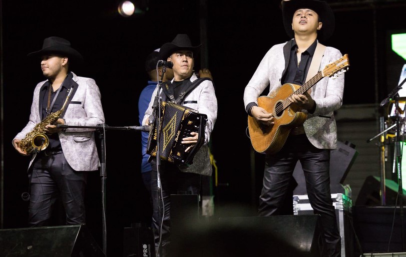 Exceso Norte durante su concierto en Chihuahua.