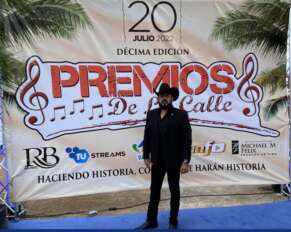 Fernando Ríos Román, cantautor culiacanense, ganador de Premios de la Calle 2022.