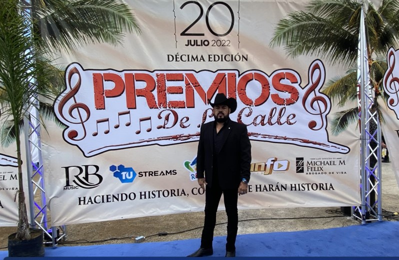 Fernando Ríos Román, cantautor culiacanense, ganador de Premios de la Calle 2022.