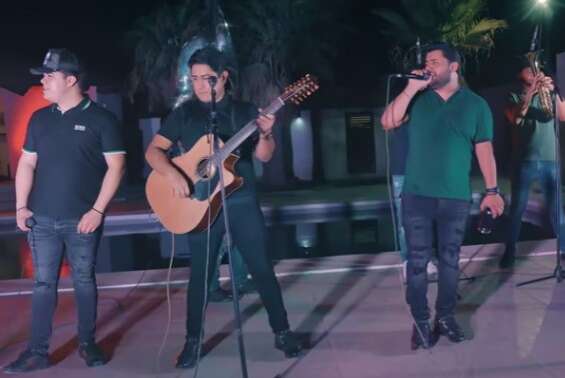 Julián Mercado y Luis R. Conríquez retoman un tema de "El Buki".
