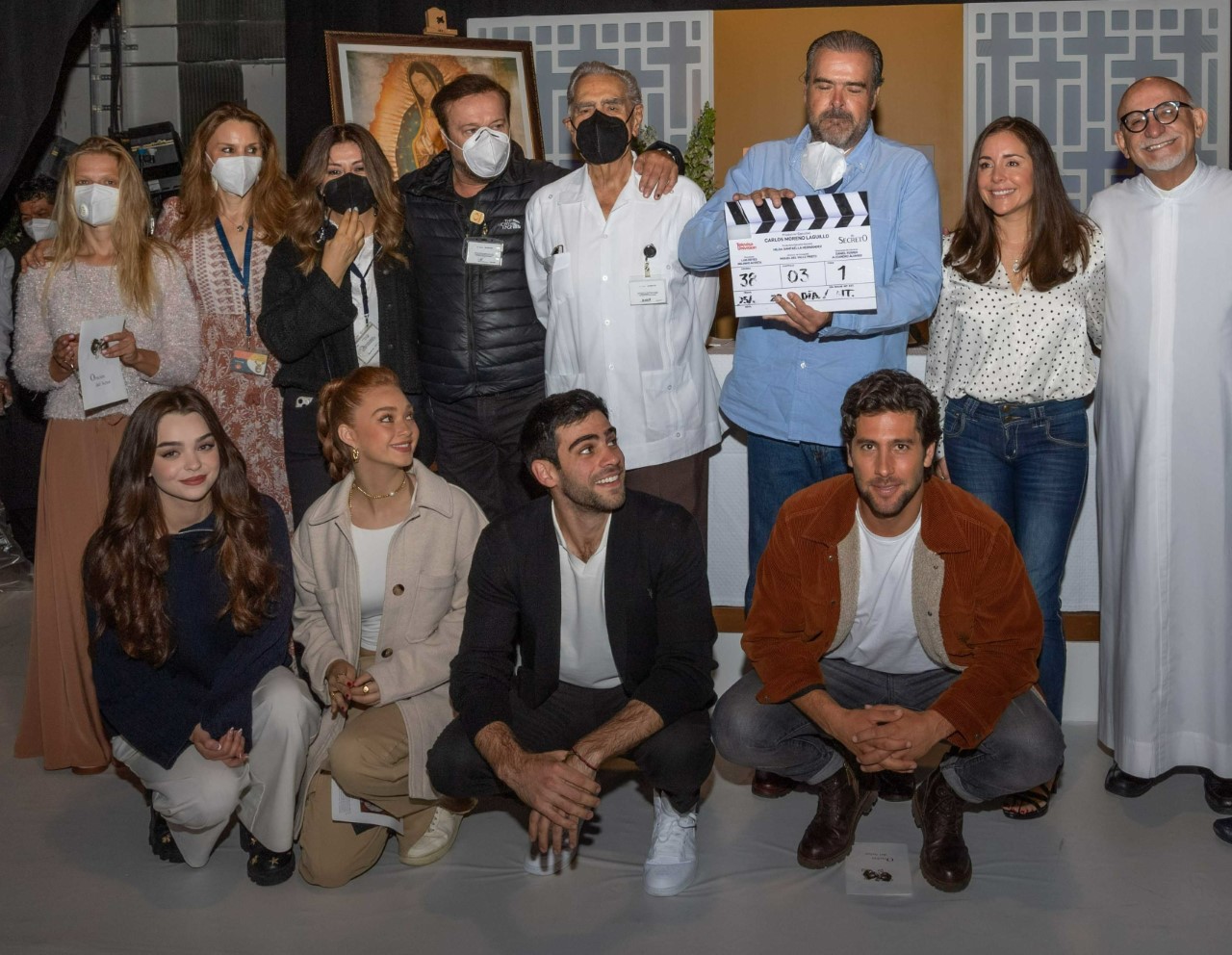 Elenco y equipo de producción dan claquetazo de la telenovela Mi secreto.