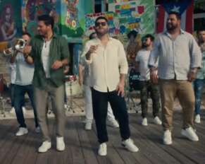 La Banda MS disfruta el éxito del tema 'Jalo'.
