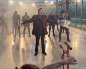 Julio Preciado, durante la grabación del video de '¡Qué bonito amor!'.