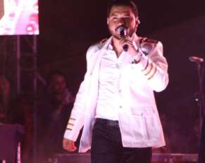Maximo Grado es coreado en la feria de Tijuana.