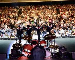 Los Tigres del Norte emocionan al público tapatío durante dos noches.