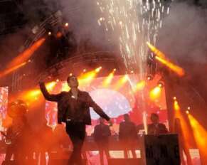 Virlán García vive exitosa presentación en la Feria de Tijuana.